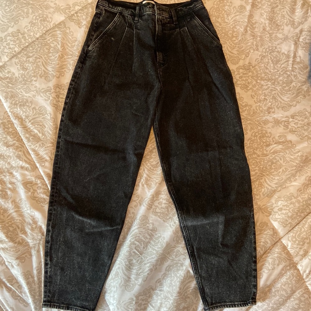 Abercrombie The 80s Mom Jean Ultra High Rise Jeans